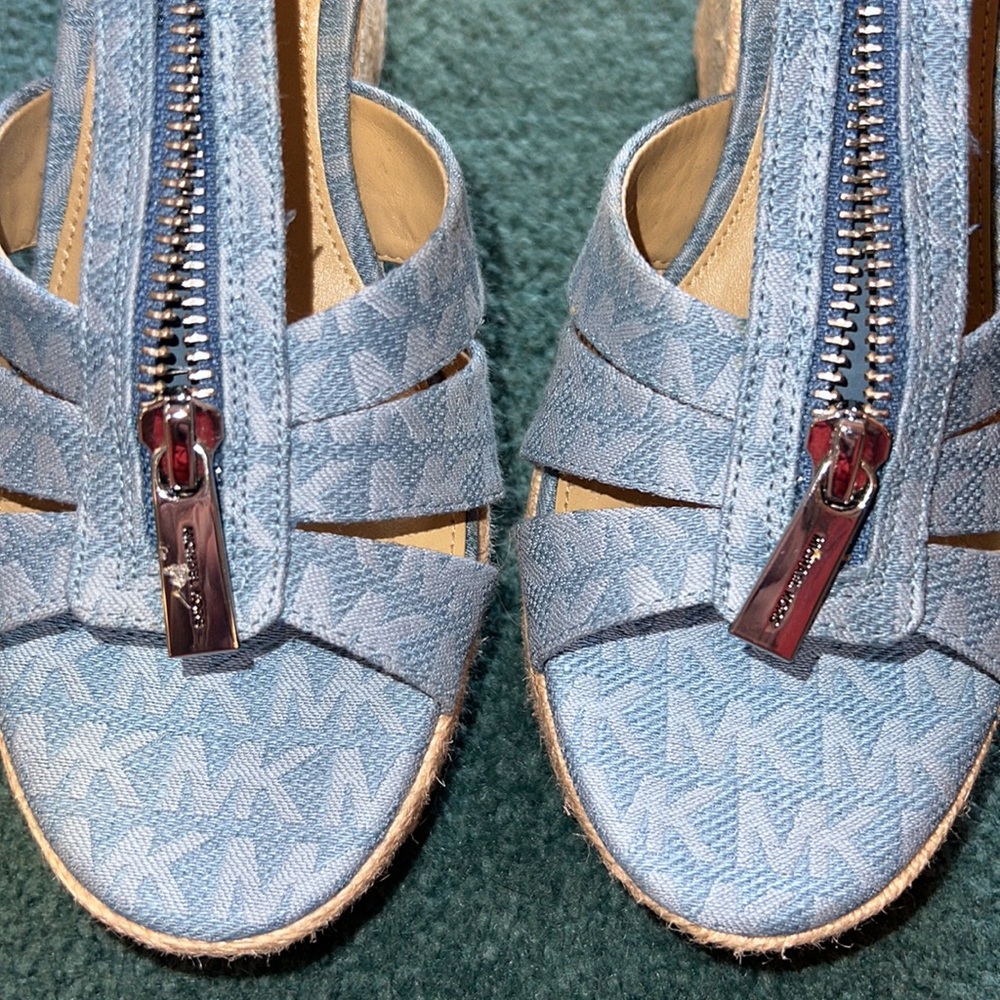 Michael Kors Berkley leather wedge sandal size 8 Light Blue Logo - Picture 6 of 7